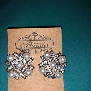 Plunder Gold & Pearl earrings